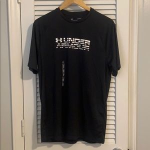 Under Armour Black Athletic T-Shirt size M